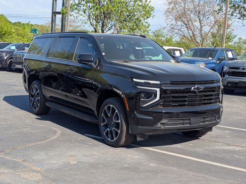 New 2026 Chevrolet Suburban RST w/ Comfort Package AWD/4WD image 2