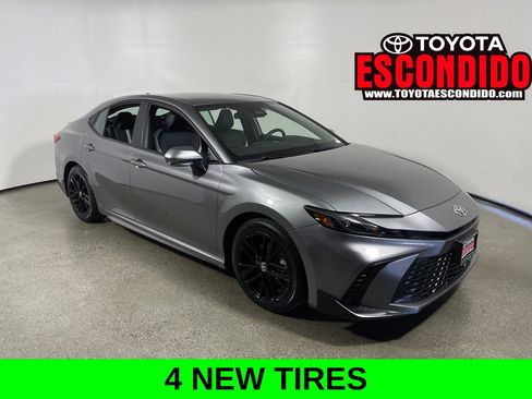 Used 2025 Toyota Camry SE FWD image 1