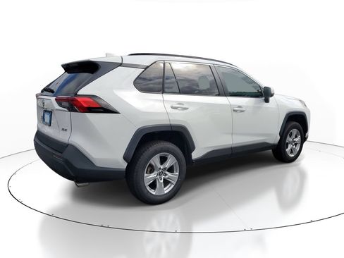 Used 2019 Toyota RAV4 XLE w/ Convenience Package FWD image 6