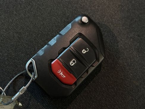 Used 2025 Jeep Wrangler Sport S image 28