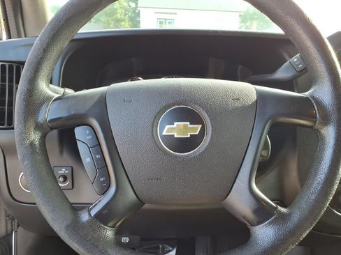 Used 2015 Chevrolet Express 2500 RWD image 28