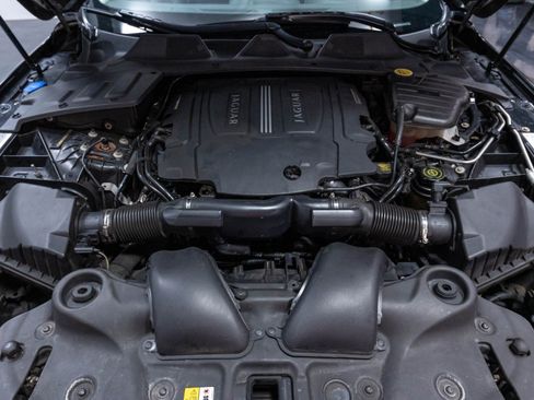 Used 2013 Jaguar XJ AWD image 44