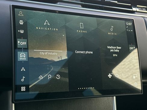 New 2025 Land Rover Range Rover SE image 21