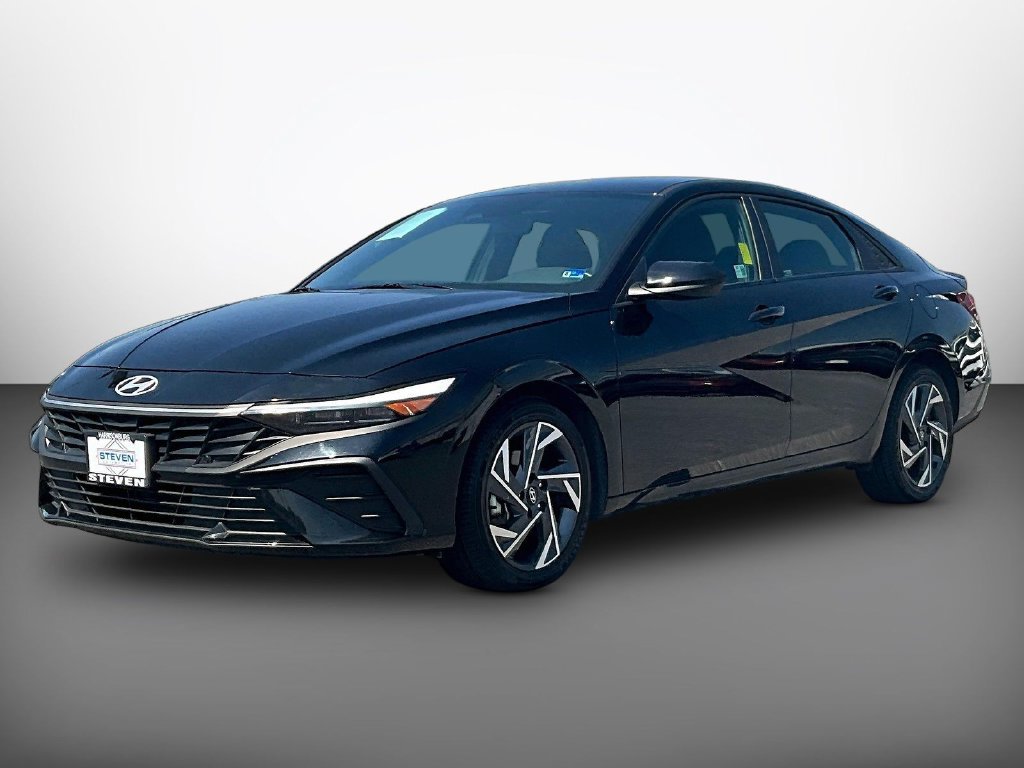 Certified 2025 Hyundai Elantra Sport FWD image 3