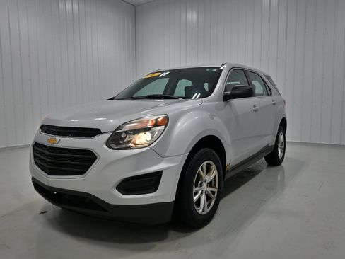 Used 2017 Chevrolet Equinox LS AWD/4WD image 19