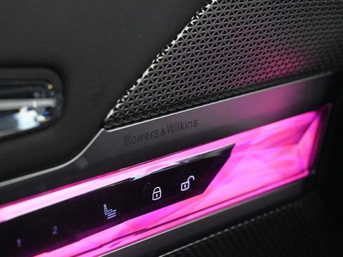 Used 2023 BMW 740i w/ Parking Assistance Package image 19