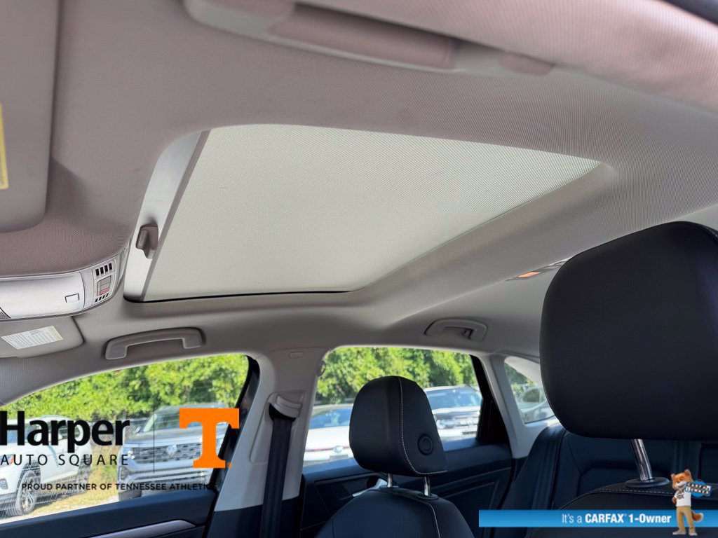 Used 2024 Volkswagen Jetta SE w/ Panoramic Sunroof Package FWD image 19