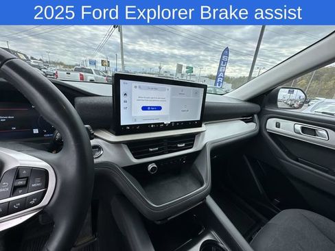 Used 2025 Ford Explorer Active AWD/4WD image 26