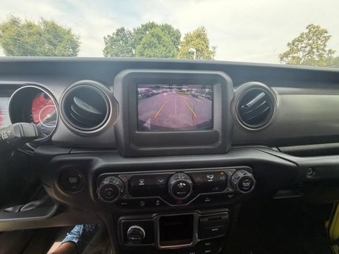 Used 2022 Jeep Wrangler Sport AWD/4WD image 14