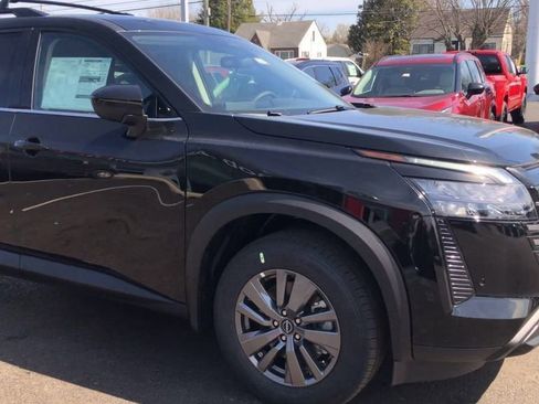 New 2026 Nissan Pathfinder SV AWD/4WD image 2