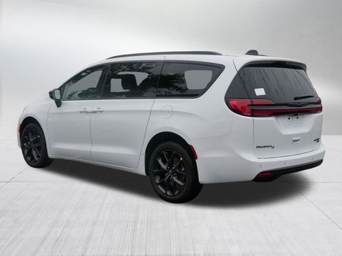 New 2026 Chrysler Pacifica Limited w/ S Appearance Package image 5
