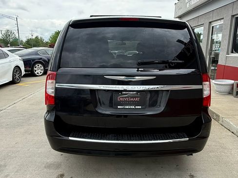 Used 2015 Chrysler Town & Country Touring w/ Driver Convenience Group image 7