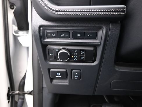 Used 2023 Ford F150 Lightning Platinum image 13