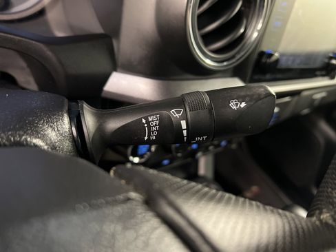 Used 2018 Toyota Tacoma TRD Off-Road image 22