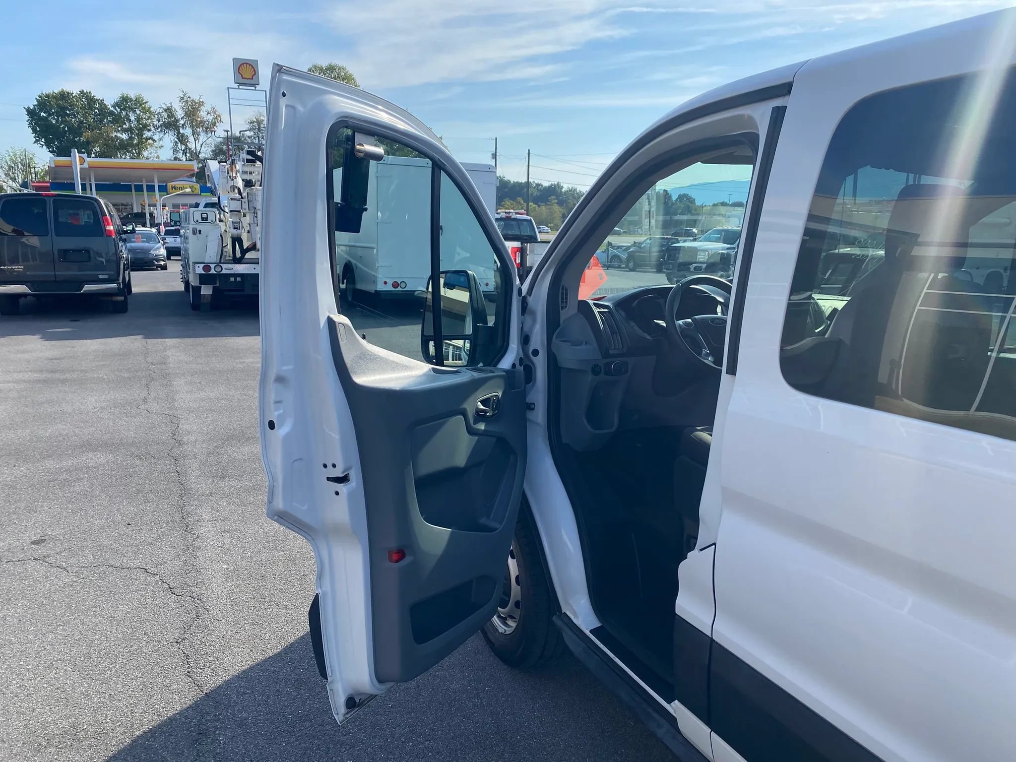 Used 2018 Ford Transit 350 XL RWD image 7