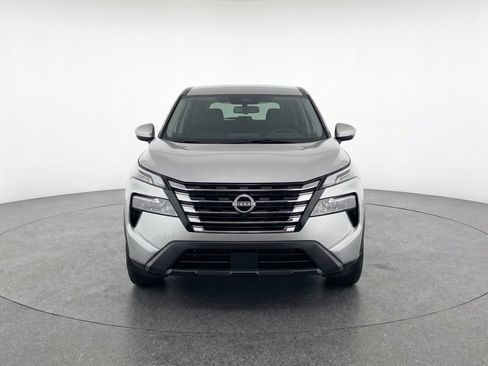 Used 2025 Nissan Rogue SV image 2