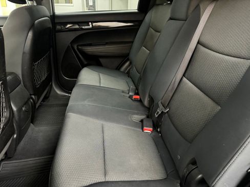 Used 2013 Kia Sorento LX image 21