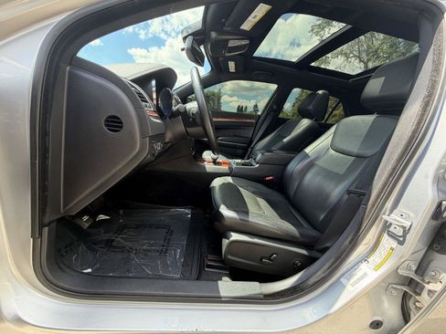 Used 2012 Chrysler 300 Limited RWD image 10