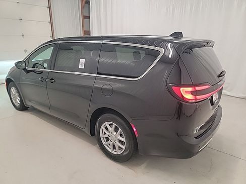 New 2025 Chrysler Pacifica Select image 3