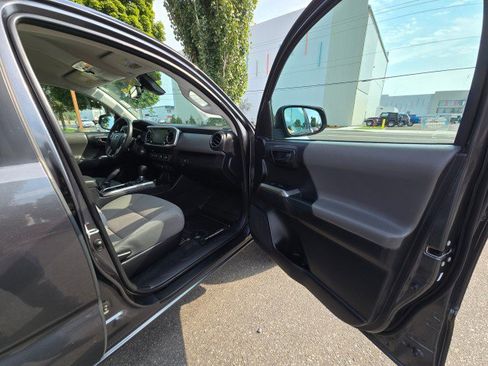 Used 2020 Toyota Tacoma SR5 image 10