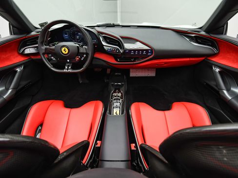 Used 2022 Ferrari SF90 Spider image 11