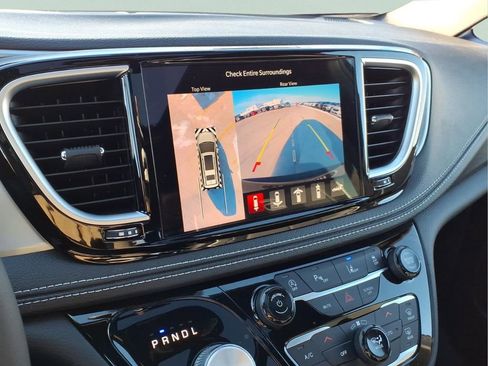 New 2026 Chrysler Pacifica Limited w/ Uconnect Theater Family Group image 30