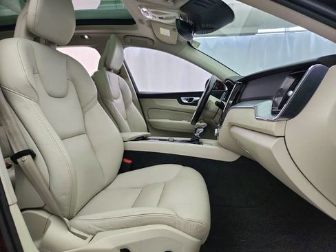 Used 2018 Volvo XC60 T6 Momentum w/ Advanced Package AWD/4WD image 25