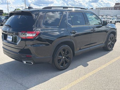 Used 2025 Honda Pilot Black Edition image 6