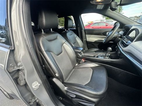 Used 2024 Jeep Compass Latitude image 24