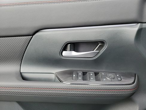 Used 2025 Nissan Kicks SR AWD/4WD image 15