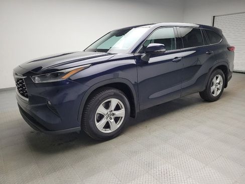Used 2021 Toyota Highlander LE image 2