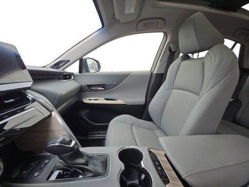 Used 2021 Toyota Venza Limited w/ Advanced Technology Package image 11