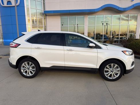 Used 2021 Ford Edge Titanium image 4