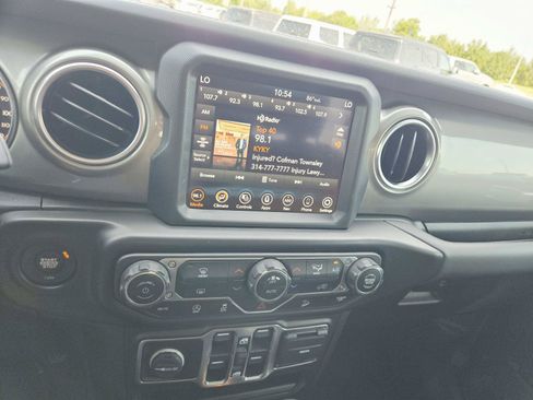 Used 2020 Jeep Wrangler Unlimited Sahara AWD/4WD image 30