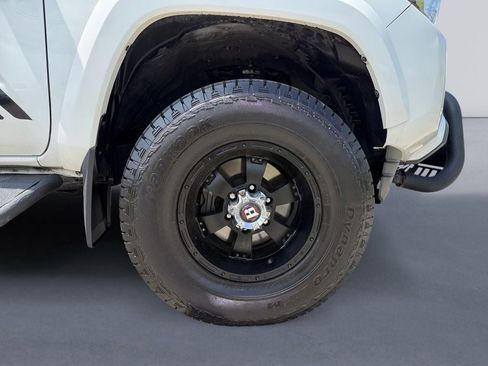 Used 2022 Toyota Tacoma SR5 w/ Technology Package RWD image 9