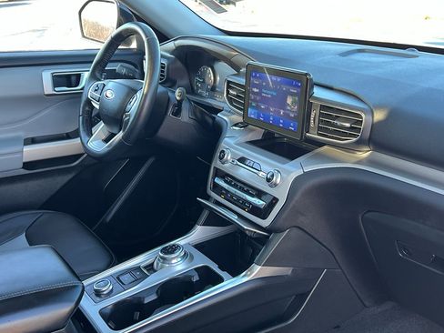 Used 2023 Ford Explorer XLT w/ Equipment Group 202A image 28