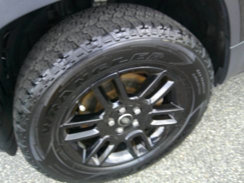 Used 2024 Land Rover Defender 110 S AWD/4WD image 28