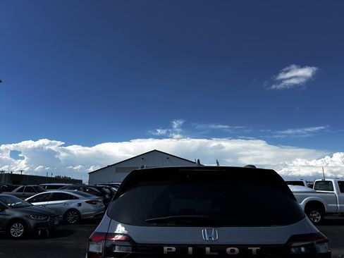 Used 2026 Honda Pilot TrailSport image 4