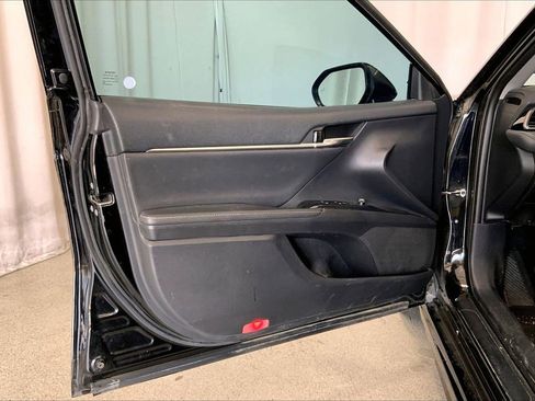 Used 2020 Toyota Camry XSE image 21