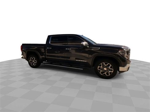 Certified 2022 GMC Sierra 1500 SLT w/ SLT Premium Plus Package image 17