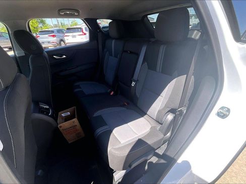 Used 2025 Chevrolet Blazer LT FWD image 22