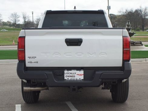 Used 2026 Toyota Tacoma 4x4 Double Cab image 3