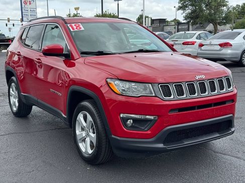 Used 2018 Jeep Compass Latitude w/ Popular Equipment Group AWD/4WD image 3