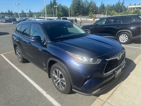 Used 2020 Toyota Highlander XLE AWD/4WD image 13
