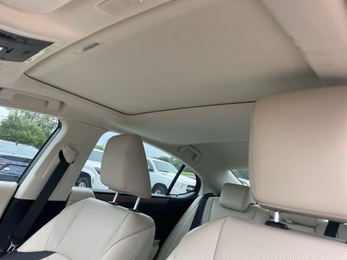 Used 2025 Lexus ES 350 w/ Premium Package FWD image 26