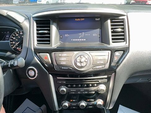 Used 2019 Nissan Pathfinder SV image 25
