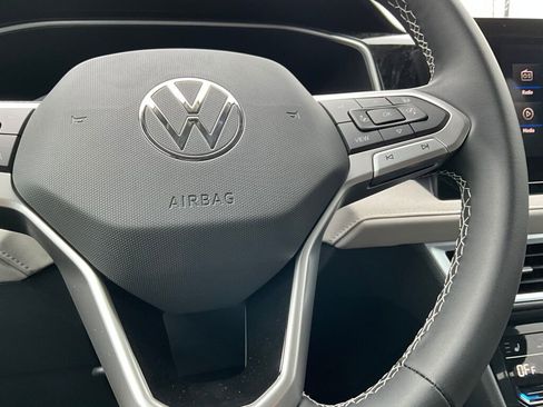 New 2026 Volkswagen Taos SE image 22