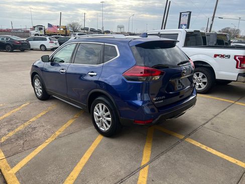 Used 2019 Nissan Rogue SV FWD image 4