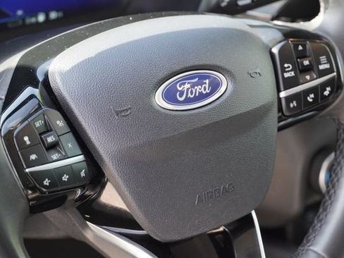 Certified 2022 Ford Escape Titanium FWD image 30