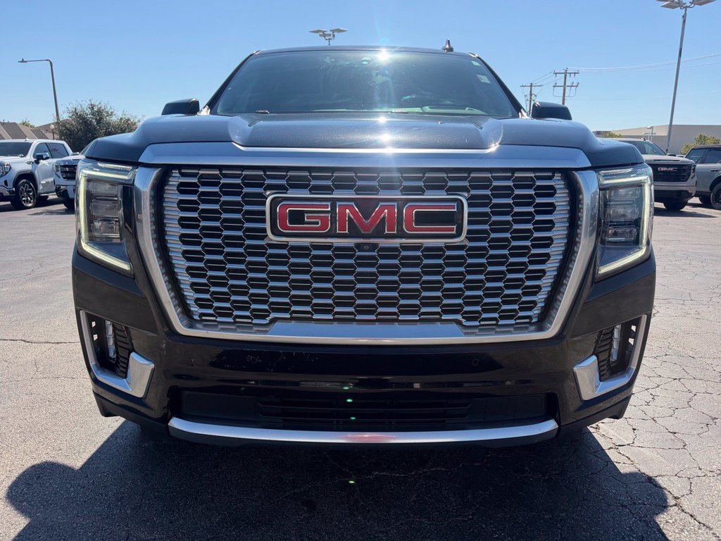 Used 2022 GMC Yukon Denali w/ Denali Premium Package AWD/4WD image 8